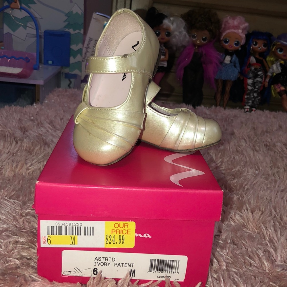 Nina ivory shoes size 6